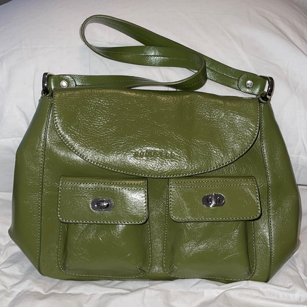 Kennet Cole woman’s green shoulder bag